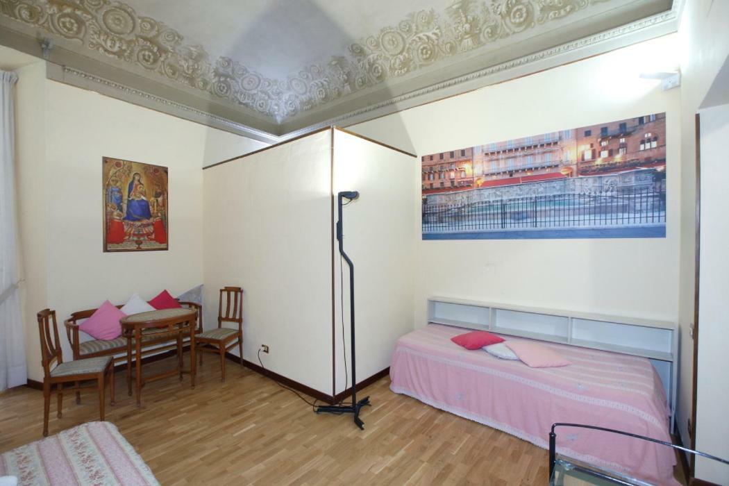 Residenza D'Epoca Montanini Bed & Breakfast Siena Bagian luar foto