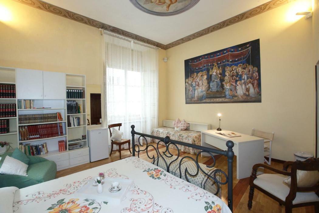 Residenza D'Epoca Montanini Bed & Breakfast Siena Bagian luar foto