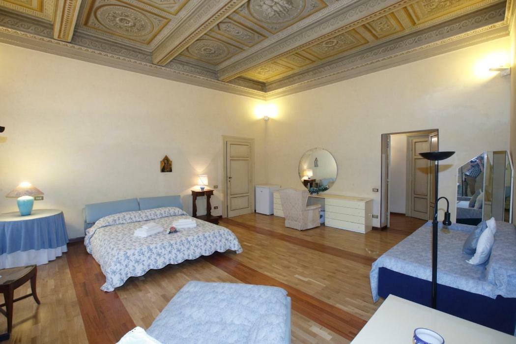 Residenza D'Epoca Montanini Bed & Breakfast Siena Bagian luar foto