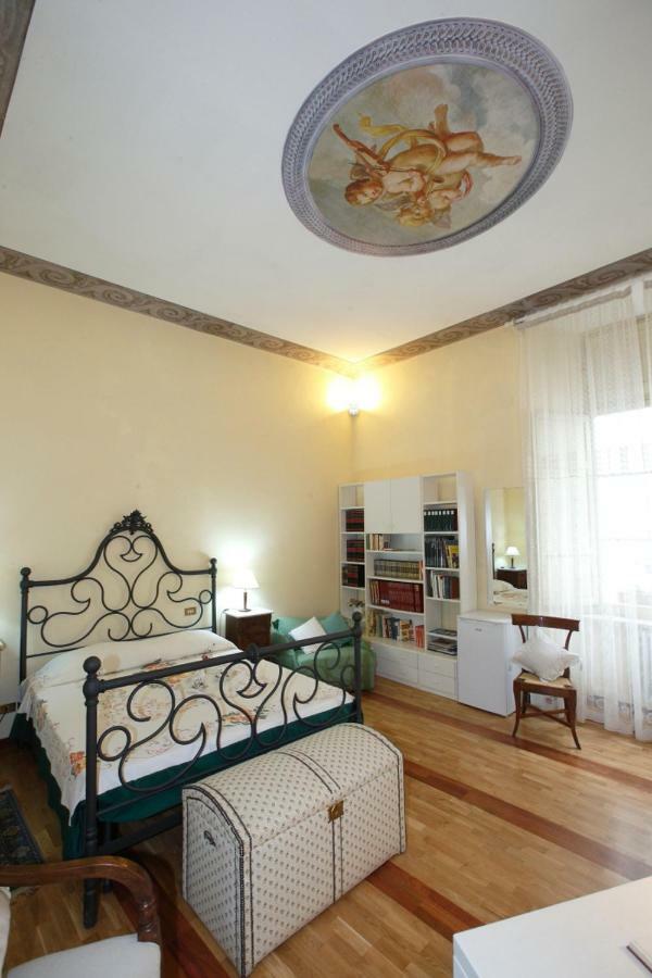 Residenza D'Epoca Montanini Bed & Breakfast Siena Bagian luar foto