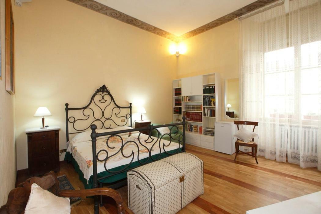 Residenza D'Epoca Montanini Bed & Breakfast Siena Bagian luar foto
